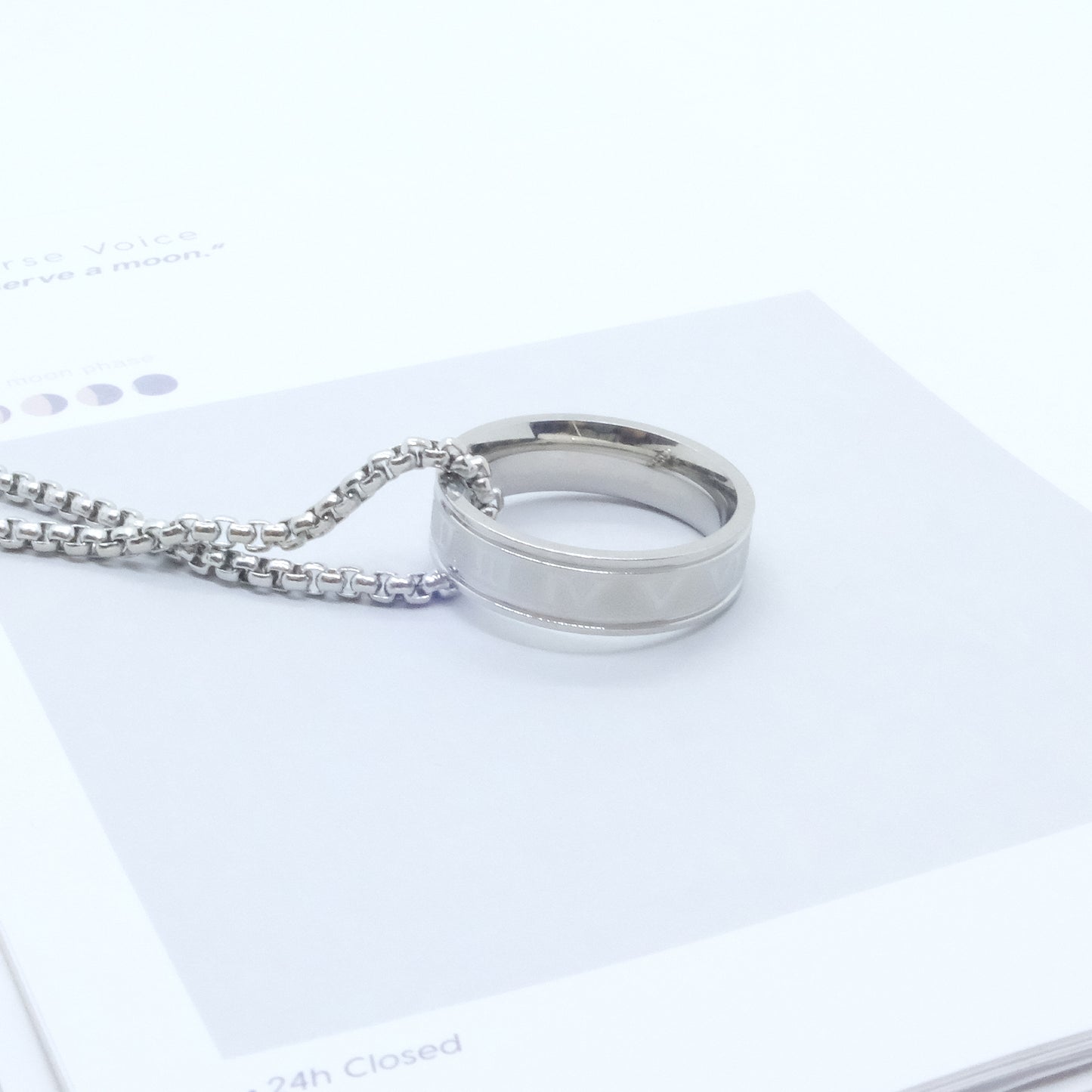 Collar "Código Urbano" - Anillo con Números Romanos| Estilo Urbano Unisex