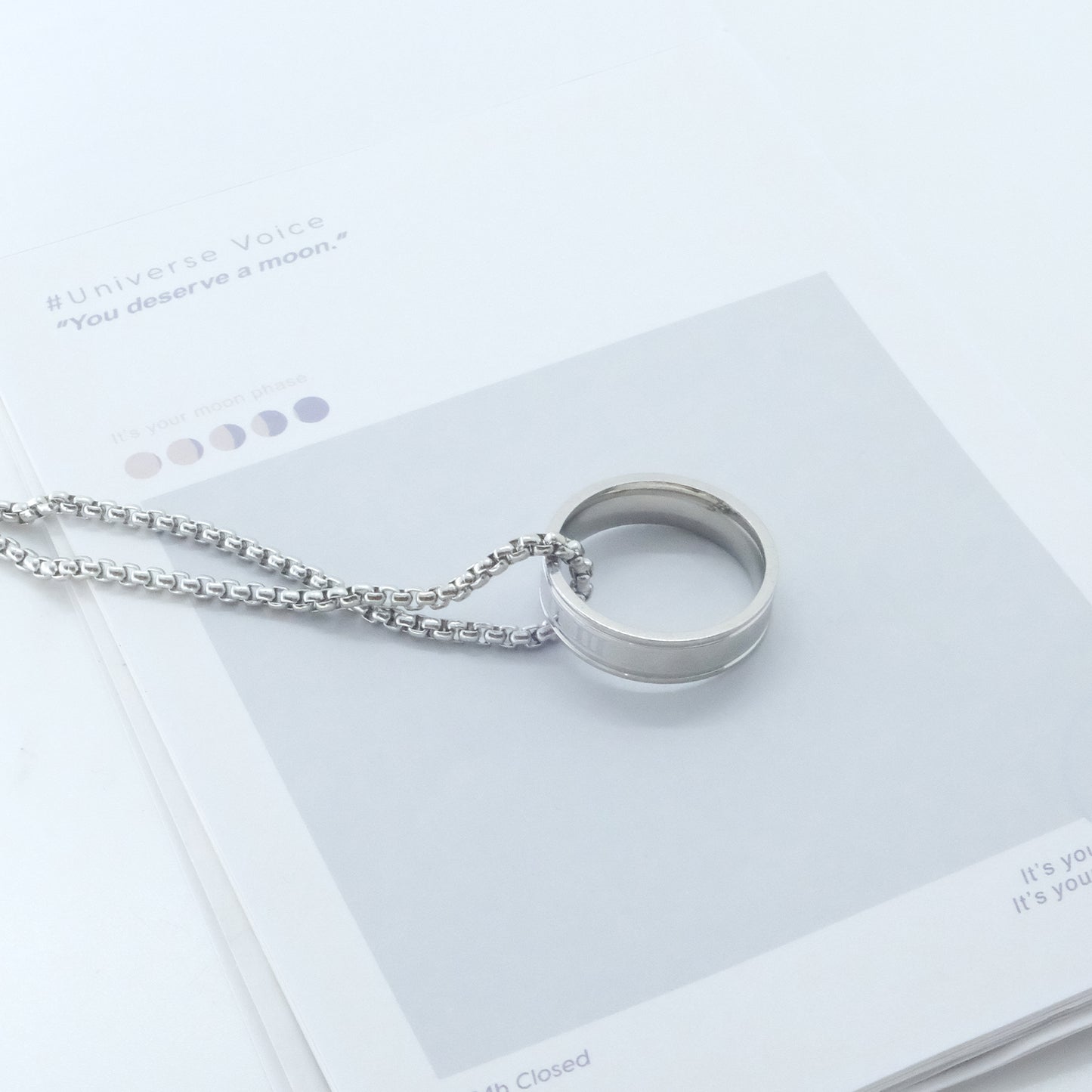 Collar "Código Urbano" - Anillo con Números Romanos| Estilo Urbano Unisex