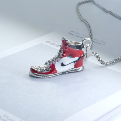 Collar "Urban Kick" - Zapato Rojo de Colección | Estilo Urbano Unisex
