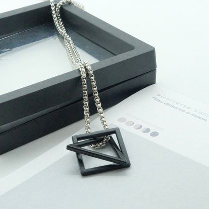 Collar "Geometría Sagrada" - Cuadrado y Triángulo Negro | Estilo Urbano Unisex