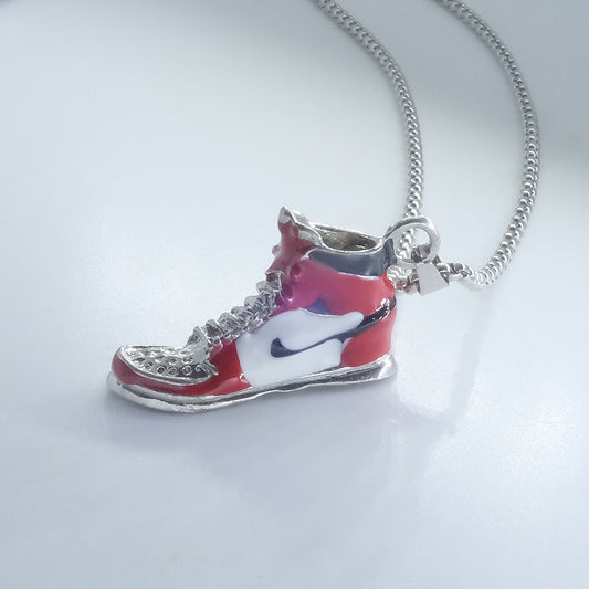Collar "Urban Kick" - Zapato Rojo de Colección | Estilo Urbano Unisex