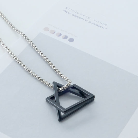 Collar "Geometría Sagrada" - Cuadrado y Triángulo Negro | Estilo Urbano Unisex